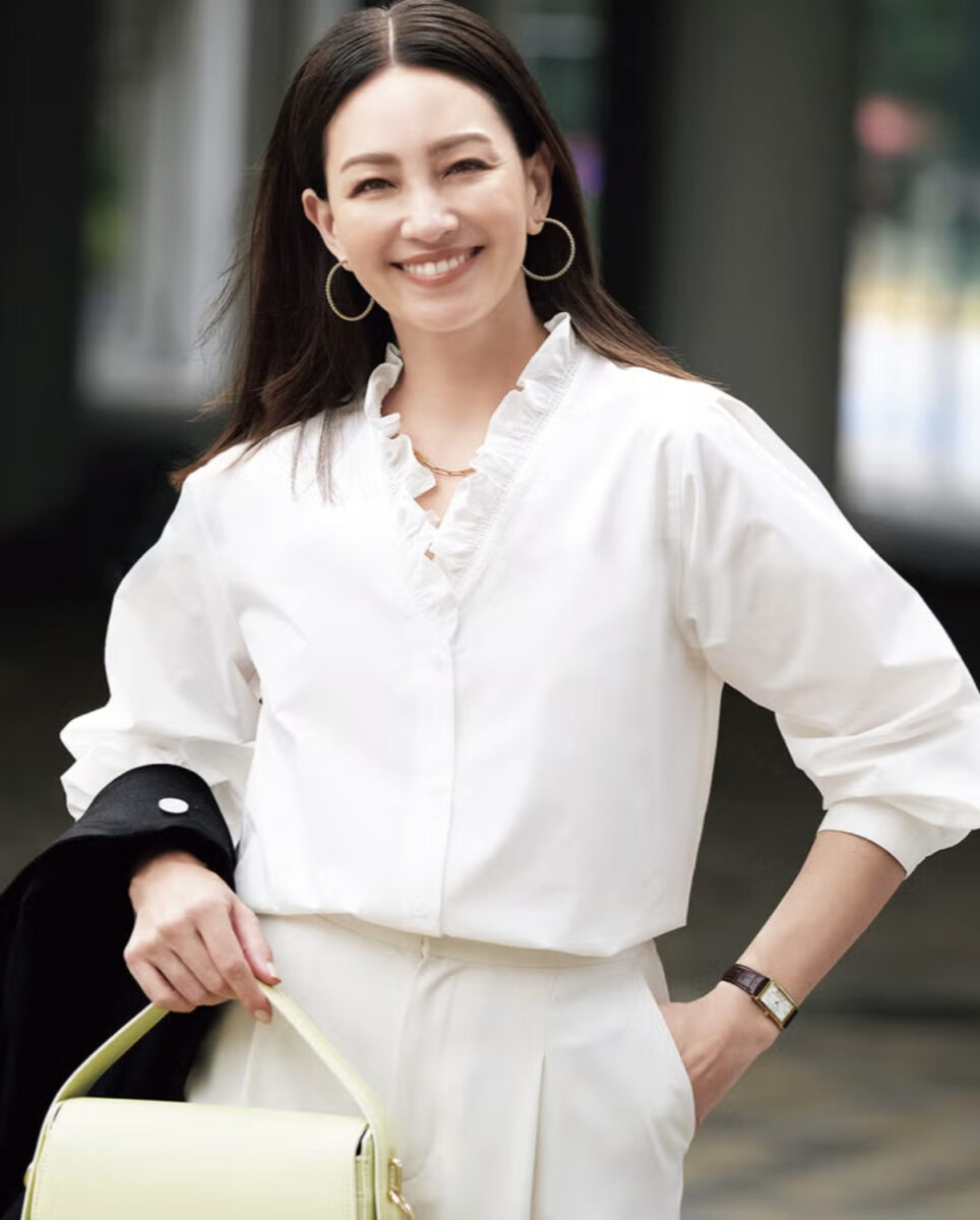 フリルブラウス